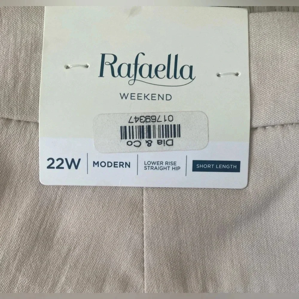 Rafaella Women's Low Rise Straight‎ Hip Modern Weekend Tan Stretch Shorts 22W